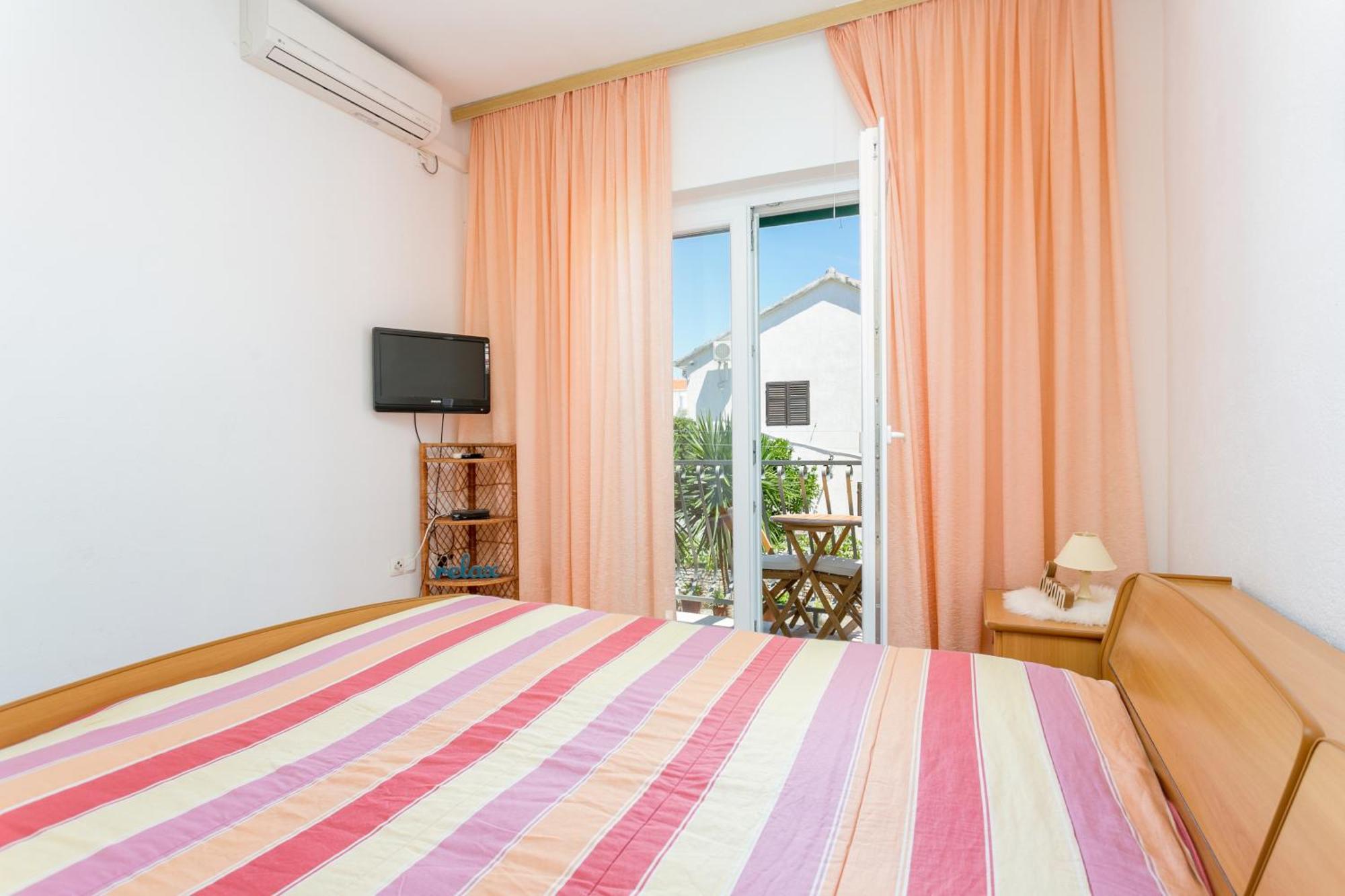 Apartments And Rooms With Parking Space Supetar, Brac - 5658 Szoba fotó