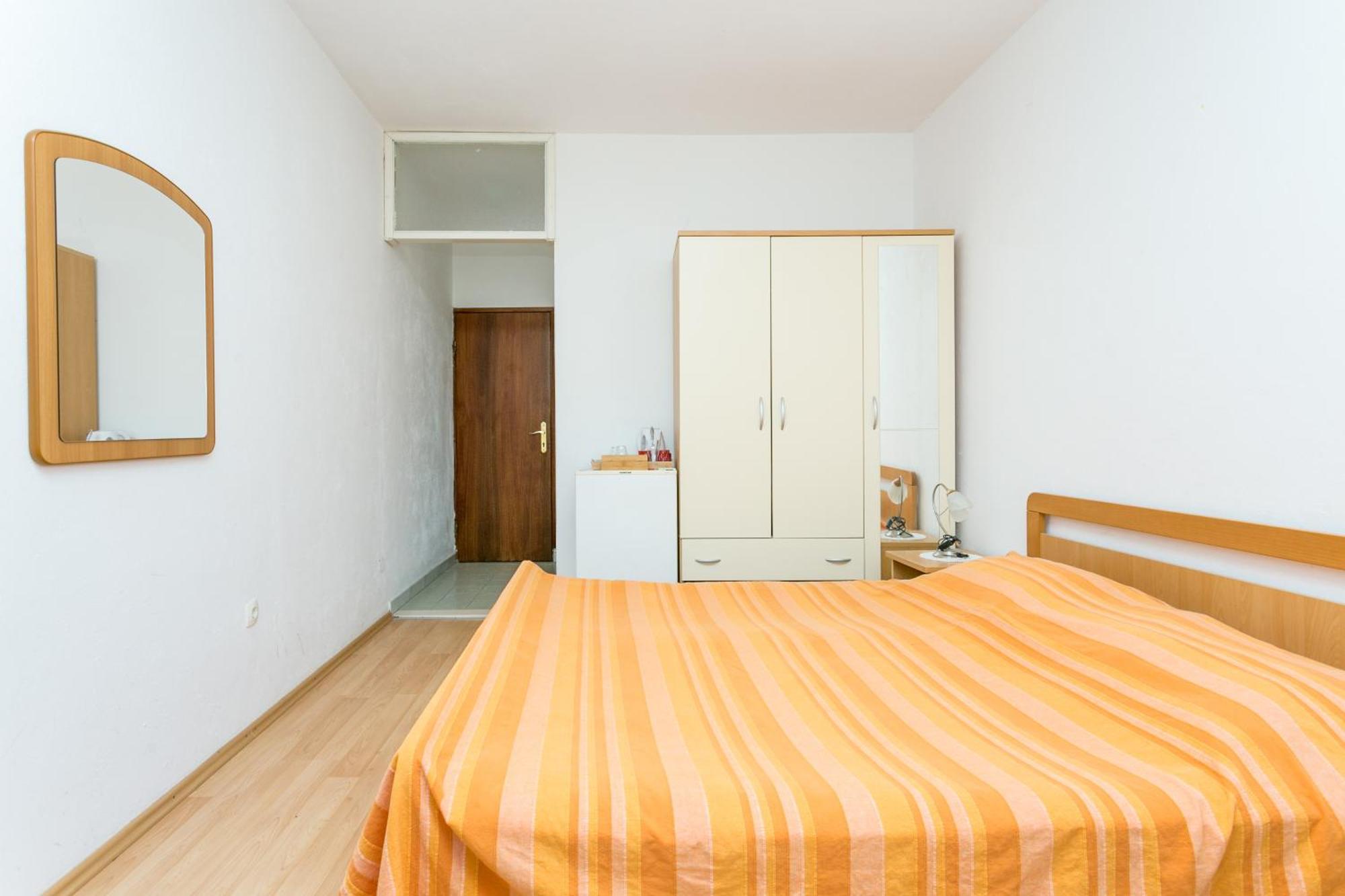 Apartments And Rooms With Parking Space Supetar, Brac - 5658 Szoba fotó